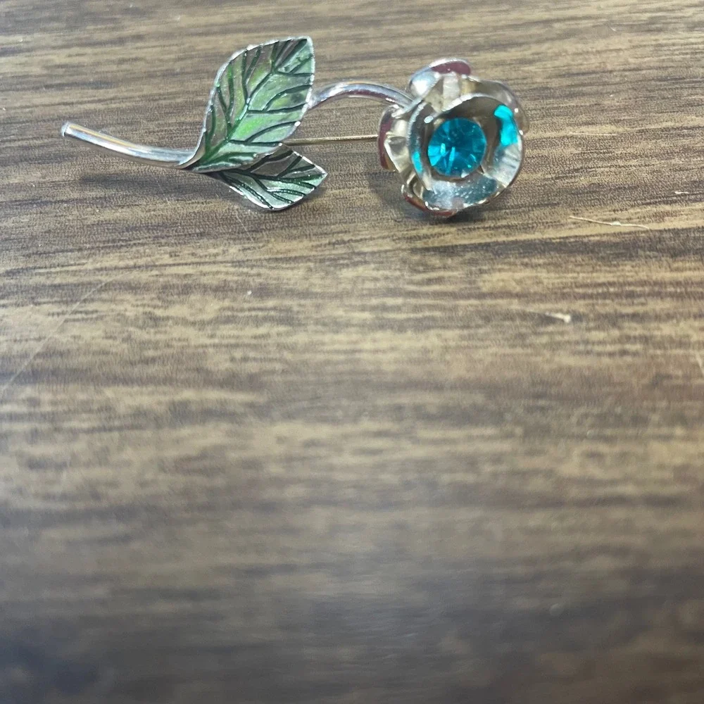 Avon Birthstone Rose Pin December Blue Topaz Silver Tone‎ Flower Brooch